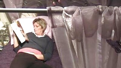 Tiny Naughty Teen saab rohkem, kui ta suudab hakkama saada!