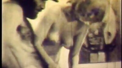 Rinnakas Milf, keda kruvib suur must klapid