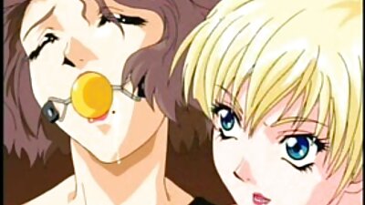 Rinnakas koduperenaine sõidab kõvasti noore jäiga kondiga