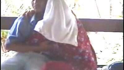 Rinnakas nohik teismeline mängib häbeliku poiss-sõbraga