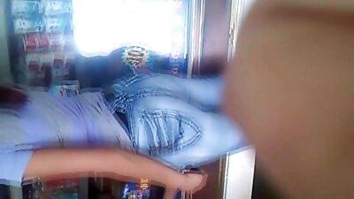 Seksikas persebrünett, kellel on täiuslik kõver keha